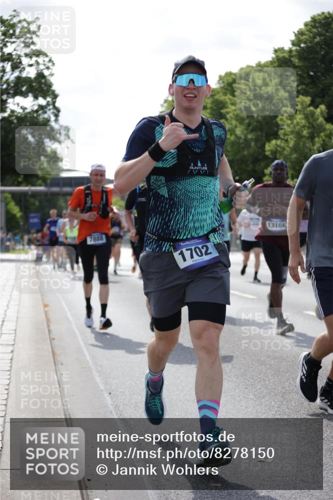29.06.2025 - hella hamburg halbmarathon Jannik Wohlers http://msf.ph/oto/8278150 29.06.2025 10:02:21 Lombardsbrücke 1702, 2819, 3225, 3630, 3919, 4665, 4904, 5734, 6752, 6815, 6997, 7888, 8003, 8364, 8481, 8483, 8624, 8662, 9006, 9986, 10128, 10295, 10539, 11250, 11515, 11702, 11782, 11935, 11968, 12908, 13184, 13488, 13491, 14224, 14456, 14732, 15217, 15394, 15698, 15834, 15963, 15993, 16160, 16233, 16237, 16654, 17757, 19117, 19146, 19165, 19173, 19176 meine-sportfotos.de