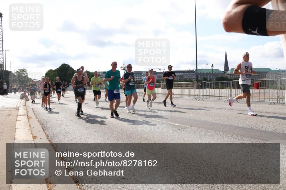 29.06.2025 - hella hamburg halbmarathon Lena Gebhardt http://msf.ph/oto/8278162 29.06.2025 09:57:57 Lombardsbrücke 5775, 19120, 2397, 17530, 7646, 12224, 1034, 1086, 1094, 1179, 1193, 1258, 1320, 1321, 1335, 1422, 1563, 1870, 2070, 2138, 2252, 2397, 2417, 2444, 2448, 2488, 2612, 2636, 2711, 2946, 3058, 3091, 3096, 3114, 3251, 3999, 4261, 4379, 4814, 4986, 5024, 5032, 5305, 5633, 5672, 5775, 5820, 5907, 6164, 6355, 6356, 6374, 6569, 6580, 6585, 6628, 6754, 6776, 7065, 7134, 7397, 7409, 7478, 7509, 7594, 7646, 7724, 7742, 7930, 7932, 7952, 7973, 7976, 8508 meine-sportfotos.de