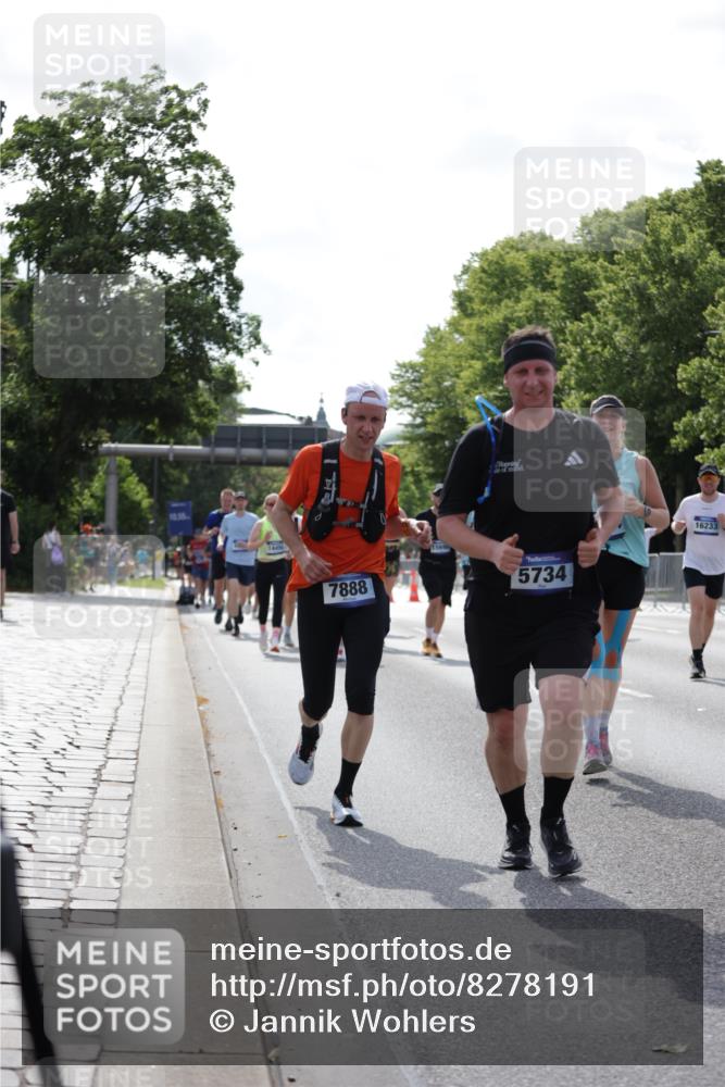 29.06.2025 - hella hamburg halbmarathon Jannik Wohlers http://msf.ph/oto/8278191 29.06.2025 10:02:22 Lombardsbrücke 1702, 2819, 3225, 3630, 3919, 4665, 4904, 5734, 6752, 6815, 6997, 7888, 8003, 8364, 8481, 8483, 8624, 8662, 9006, 9986, 10128, 10295, 10539, 11250, 11515, 11702, 11782, 11935, 11968, 12908, 13184, 13488, 13491, 14224, 14456, 14732, 15217, 15394, 15698, 15834, 15963, 15993, 16160, 16233, 16237, 16654, 17757, 19173, 19176 meine-sportfotos.de