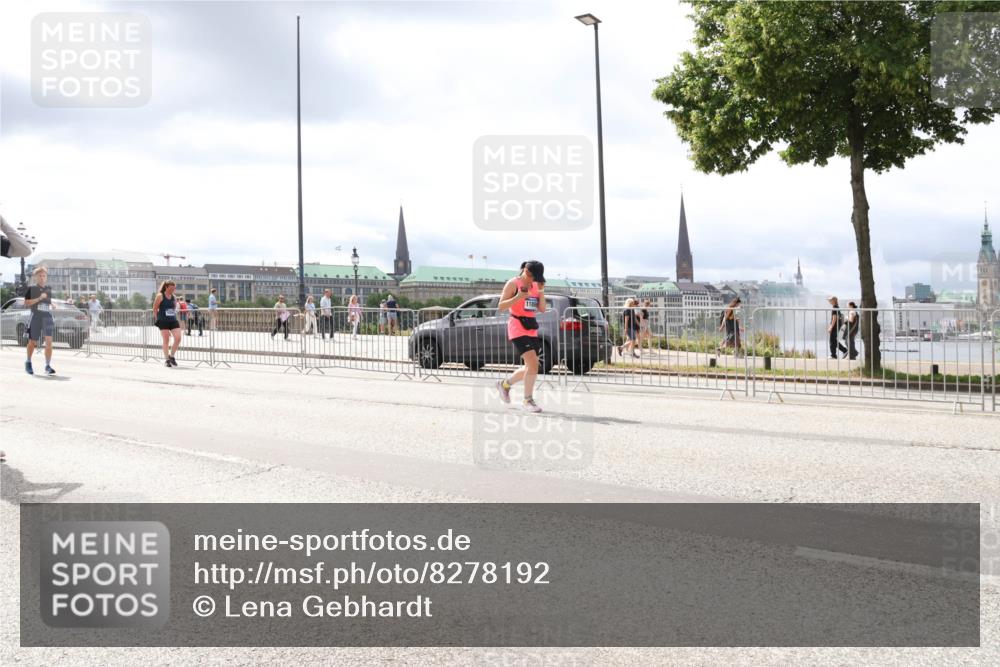 29.06.2025 - hella hamburg halbmarathon Lena Gebhardt http://msf.ph/oto/8278192 29.06.2025 11:09:12 Lombardsbrücke 1186, 1140, 1223, 1776, 1832, 3330, 3505, 3634, 3965, 3967, 4115, 4133, 4219, 4357, 4790, 4800, 4956, 4995, 5101, 5173, 5402, 5443, 5504, 5513, 6435, 6627, 6654, 6934, 7196, 7352, 7904, 7996, 8006, 8008, 8192, 8523, 9197, 9419, 9860, 10032, 10073, 10228, 10535, 10689, 10698, 10904, 11066, 11751, 11814, 11930, 12142, 12246, 12948, 14238, 14373, 14547, 14551, 14705, 14706, 16025, 16519 meine-sportfotos.de