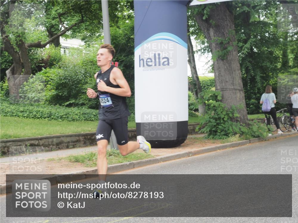 29.06.2025 - hella hamburg halbmarathon KatJ http://msf.ph/oto/8278193 29.06.2025 10:09:58 Zwischen KM18-KM19 53, 2144, 4524 meine-sportfotos.de