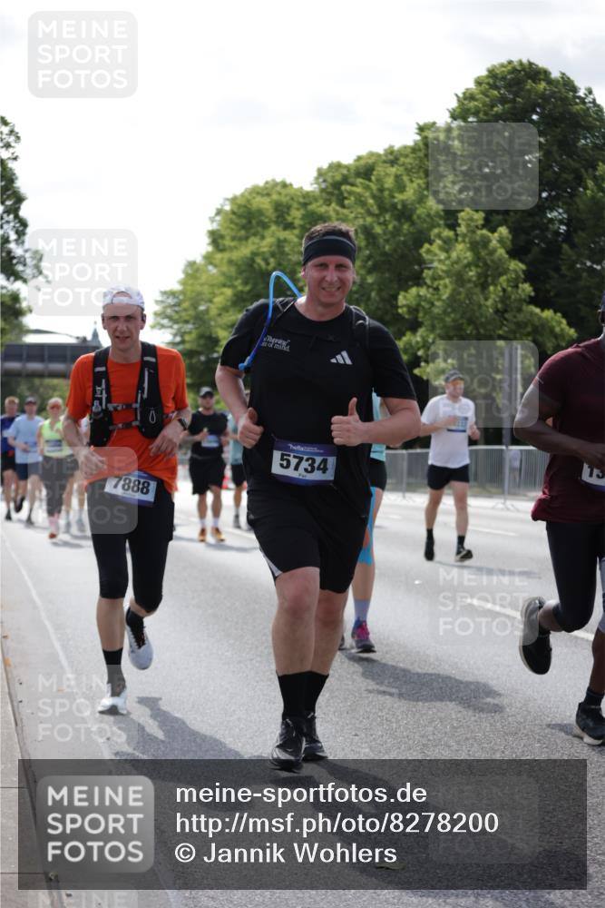 29.06.2025 - hella hamburg halbmarathon Jannik Wohlers http://msf.ph/oto/8278200 29.06.2025 10:02:22 Lombardsbrücke 1702, 2819, 3225, 3630, 3919, 4665, 4904, 5734, 6752, 6815, 6997, 7888, 8003, 8364, 8481, 8483, 8624, 8662, 9006, 9986, 10128, 10295, 10539, 11250, 11515, 11702, 11782, 11935, 11968, 12908, 13184, 13488, 13491, 14224, 14456, 14732, 15217, 15394, 15698, 15834, 15963, 15993, 16160, 16233, 16237, 16654, 17757, 19173, 19176 meine-sportfotos.de