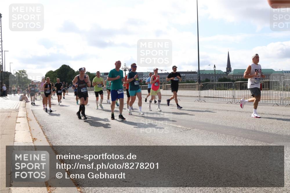 29.06.2025 - hella hamburg halbmarathon Lena Gebhardt http://msf.ph/oto/8278201 29.06.2025 09:57:57 Lombardsbrücke 5775, 19120, 2397, 7646, 1753, 13047, 12224, 1034, 1086, 1094, 1179, 1193, 1258, 1320, 1321, 1335, 1422, 1563, 1870, 2070, 2138, 2252, 2397, 2417, 2444, 2448, 2488, 2612, 2636, 2711, 2946, 3058, 3091, 3096, 3114, 3251, 3999, 4261, 4379, 4814, 4986, 5024, 5032, 5305, 5633, 5672, 5775, 5820, 5907, 6164, 6355, 6356, 6374, 6569, 6580, 6585, 6628, 6754, 6776, 7065, 7134, 7397, 7409, 7478, 7509, 7594, 7646, 7724, 7742, 7930, 7932, 7952, 7973, 7976, 8508 meine-sportfotos.de