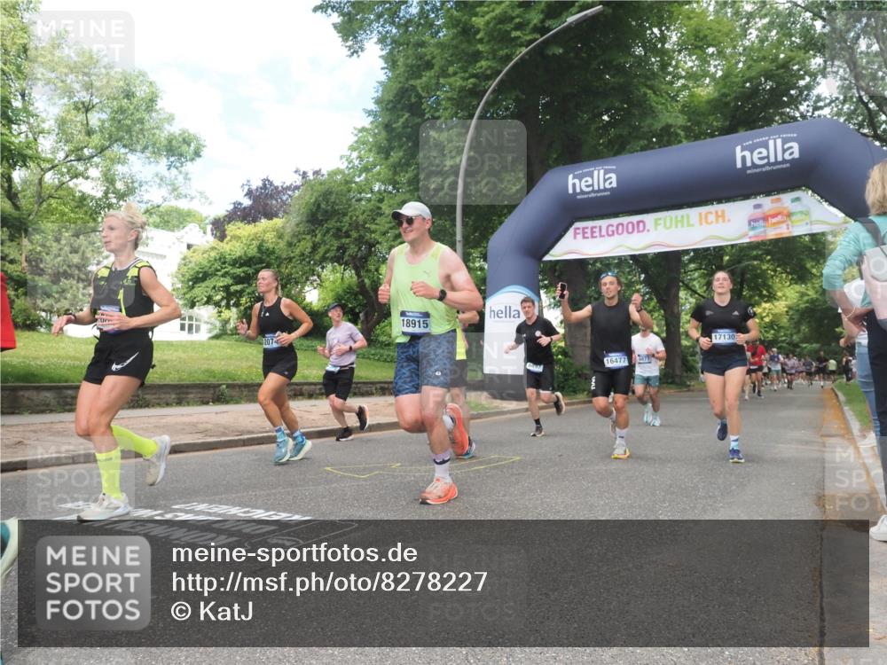 29.06.2025 - hella hamburg halbmarathon KatJ http://msf.ph/oto/8278227 29.06.2025 10:40:29 Zwischen KM18-KM19 1061, 1499, 1549, 2074, 4770, 6628, 6877, 6897 meine-sportfotos.de