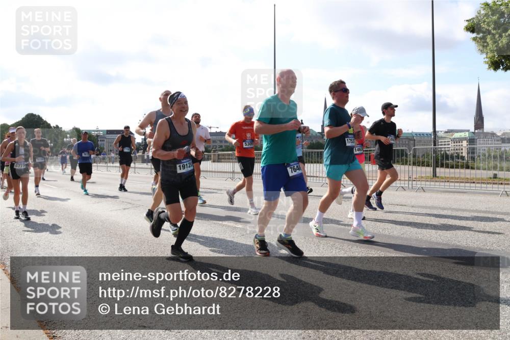 29.06.2025 - hella hamburg halbmarathon Lena Gebhardt http://msf.ph/oto/8278228 29.06.2025 09:57:58 Lombardsbrücke 5775, 15125, 1776, 19120, 5305, 7646, 1753, 1463, 9888, 1034, 1086, 1094, 1179, 1193, 1258, 1320, 1321, 1335, 1422, 1563, 1870, 2070, 2138, 2397, 2417, 2444, 2448, 2488, 2612, 2636, 2711, 2946, 3058, 3091, 3096, 3114, 3251, 3999, 4261, 4379, 4814, 5024, 5032, 5305, 5633, 5672, 5775, 5820, 5907, 6164, 6355, 6356, 6374, 6569, 6580, 6585, 6628, 6754, 6776, 7065, 7134, 7397, 7409, 7478, 7509, 7594, 7646, 7724, 7930, 7932, 7952, 7973, 7976, 8508 meine-sportfotos.de
