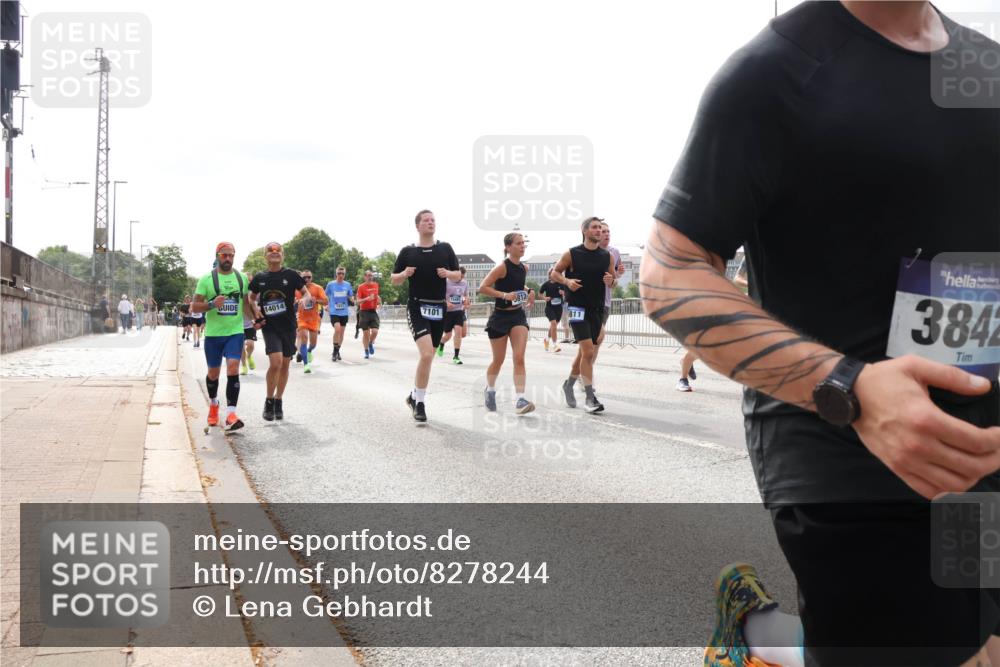 29.06.2025 - hella hamburg halbmarathon Lena Gebhardt http://msf.ph/oto/8278244 29.06.2025 10:20:24 Lombardsbrücke 14014, 7101, 811, 3842, 1011, 1046, 1069, 1110, 1115, 1471, 1474, 2053, 2064, 2478, 2834, 3278, 3434, 3733, 3781, 3842, 4154, 4166, 4288, 4422, 4539, 4585, 4614, 4737, 4739, 4754, 4869, 5181, 5397, 5556, 5625, 5659, 5811, 5812, 5831, 5937, 6951, 7018, 7101, 7131, 7519, 7739, 7744, 7808, 8025, 8387, 8462, 8588, 8738, 9136, 9196, 9722, 9735, 9873, 10041, 10414, 10550, 10595, 10613, 10622, 10647, 10701, 10754, 11028, 11100, 11603, 11835, 11995 meine-sportfotos.de