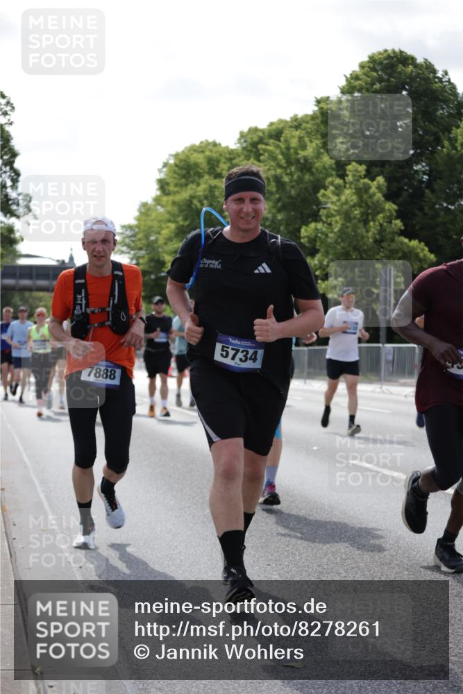 29.06.2025 - hella hamburg halbmarathon Jannik Wohlers http://msf.ph/oto/8278261 29.06.2025 10:02:22 Lombardsbrücke 1702, 2819, 3225, 3630, 3919, 4665, 4904, 5734, 6752, 6815, 6997, 7888, 8003, 8364, 8481, 8483, 8624, 8662, 9006, 9986, 10128, 10295, 10539, 11250, 11515, 11702, 11782, 11935, 11968, 12908, 13184, 13488, 13491, 14224, 14456, 14732, 15217, 15394, 15698, 15834, 15963, 15993, 16160, 16233, 16237, 16654, 17757, 19173, 19176 meine-sportfotos.de