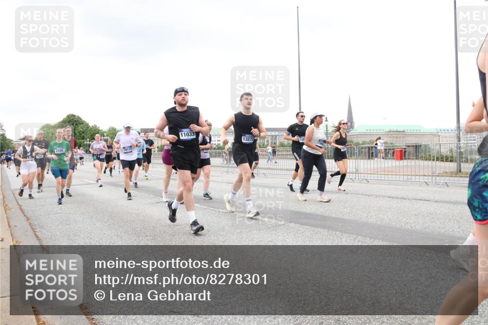 29.06.2025 - hella hamburg halbmarathon Lena Gebhardt http://msf.ph/oto/8278301 29.06.2025 10:54:50 Lombardsbrücke 9521, 2586, 19111, 11033, 13272, 1198, 1949, 2084, 2244, 2532, 2566, 2586, 2632, 3002, 3274, 3761, 3795, 3857, 4191, 4192, 4720, 4971, 5185, 5216, 5392, 5500, 5727, 5882, 5933, 5993, 6023, 6279, 6839, 6944, 6982, 7238, 7986, 8012, 8186, 8801, 8803, 9130, 9521, 9596, 10109, 10331, 10471, 10686, 11033, 11226, 11287, 11567, 11569, 11788, 11908, 12147, 12148, 12240, 12268, 12270, 12930, 13272, 13283, 13548, 13944, 13945, 13979, 13980, 14515 meine-sportfotos.de
