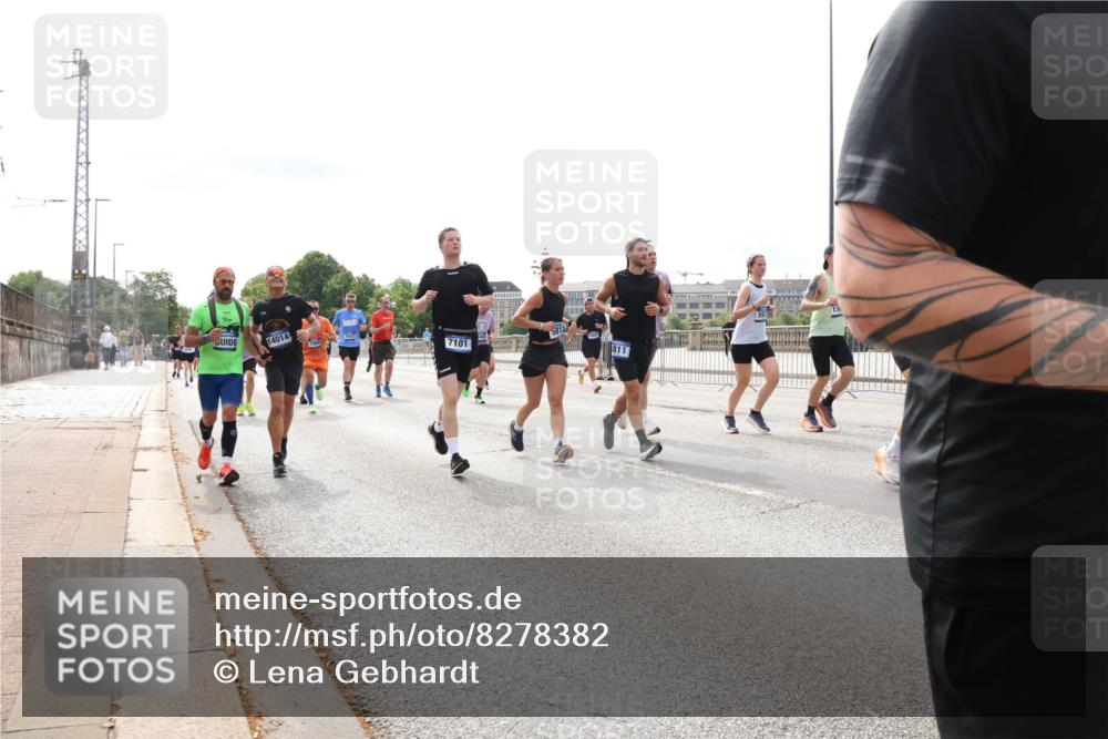 29.06.2025 - hella hamburg halbmarathon Lena Gebhardt http://msf.ph/oto/8278382 29.06.2025 10:20:24 Lombardsbrücke 14014, 1069, 7101, 5812, 811, 1011, 1046, 1069, 1110, 1115, 1471, 1474, 2053, 2064, 2478, 2834, 3278, 3434, 3733, 3781, 3842, 4154, 4166, 4288, 4422, 4539, 4585, 4614, 4737, 4739, 4754, 4869, 5181, 5397, 5556, 5625, 5659, 5811, 5812, 5831, 5937, 6951, 7018, 7101, 7131, 7519, 7739, 7744, 7808, 8025, 8387, 8462, 8588, 8738, 9136, 9196, 9722, 9735, 9873, 10041, 10414, 10550, 10595, 10613, 10622, 10647, 10701, 10754, 11028, 11100, 11603, 11835, 11995 meine-sportfotos.de