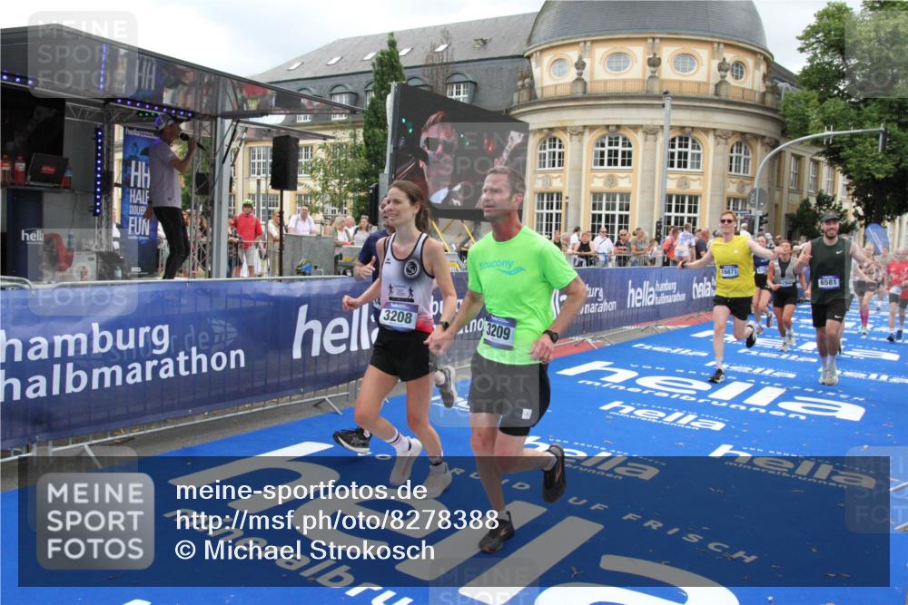 29.06.2025 - hella hamburg halbmarathon Michael Strokosch http://msf.ph/oto/8278388 29.06.2025 10:54:12 Ziel 1410, 3208, 3209, 3898, 5638, 6294, 6443, 6581, 8390, 9791, 11499, 12213, 12379, 13397, 13794, 15169, 15524, 16780, 16871 meine-sportfotos.de