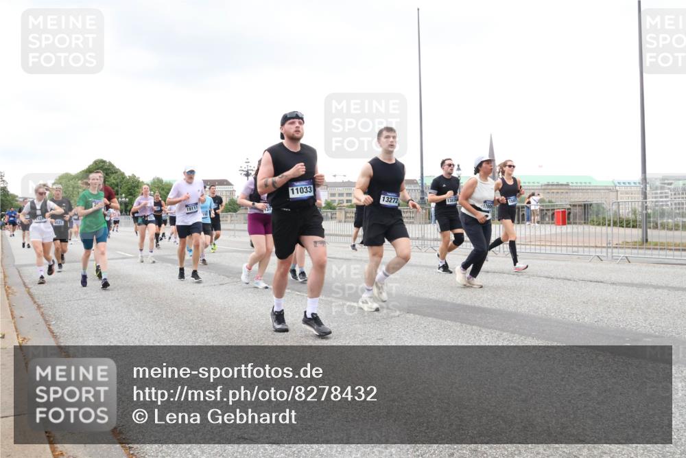 29.06.2025 - hella hamburg halbmarathon Lena Gebhardt http://msf.ph/oto/8278432 29.06.2025 10:54:50 Lombardsbrücke 11033, 128, 19111, 9521, 13272, 13826, 1790, 1198, 1949, 2084, 2244, 2532, 2566, 2586, 2632, 3002, 3274, 3761, 3795, 3857, 4191, 4192, 4720, 4971, 5185, 5216, 5392, 5500, 5727, 5882, 5933, 5993, 6023, 6279, 6839, 6944, 6982, 7238, 7986, 8012, 8186, 8801, 8803, 9130, 9521, 9596, 10109, 10331, 10471, 10686, 11033, 11226, 11287, 11567, 11569, 11788, 11908, 12147, 12148, 12240, 12268, 12270, 12930, 13272, 13283, 13548, 13944, 13945, 13979, 13980, 14515 meine-sportfotos.de