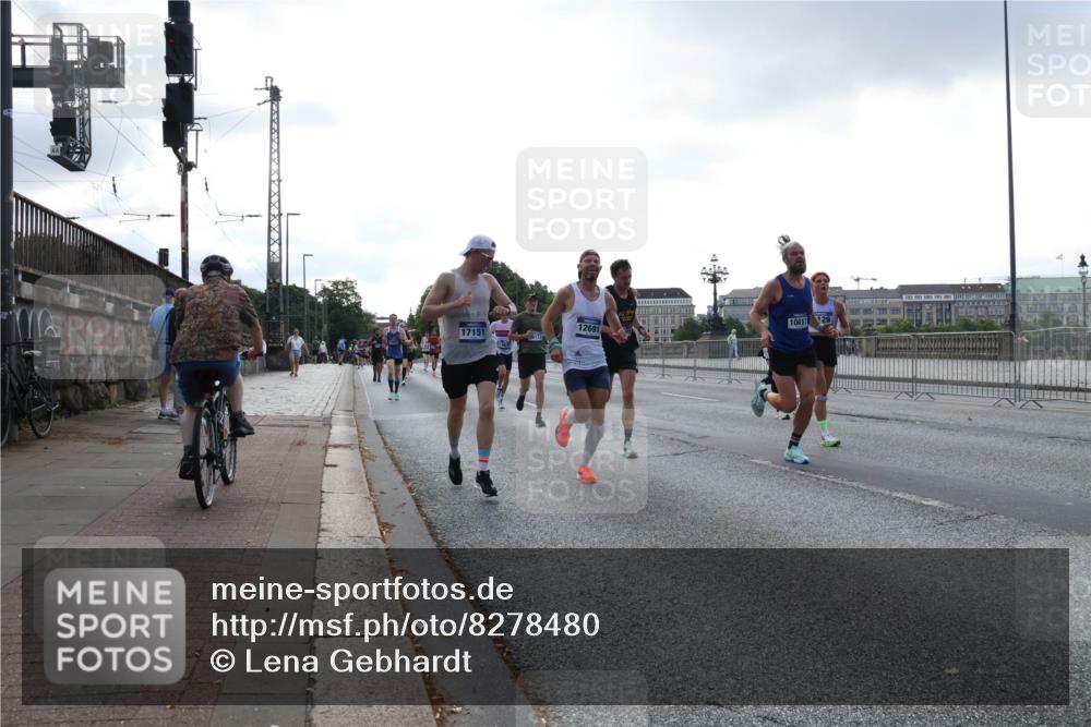 29.06.2025 - hella hamburg halbmarathon Lena Gebhardt http://msf.ph/oto/8278480 29.06.2025 09:45:28 Lombardsbrücke 17151, 12691, 10017, 129, 57, 1707, 1758, 1990, 2689, 2746, 3043, 4050, 4129, 4679, 4698, 4749, 5070, 5269, 5328, 5746, 5826, 6358, 6619, 6781, 7272, 7389, 7481, 7651, 7723, 8190, 8209, 8883, 9137, 9381, 9571, 9634, 10017, 10171, 10486, 10876, 11120, 11169, 11413, 11857, 12049, 12234, 12308, 12595, 12691, 12900, 12988, 13066, 13618, 14028, 14140, 14289, 15672, 15883, 16157, 16713, 16818, 17428 meine-sportfotos.de
