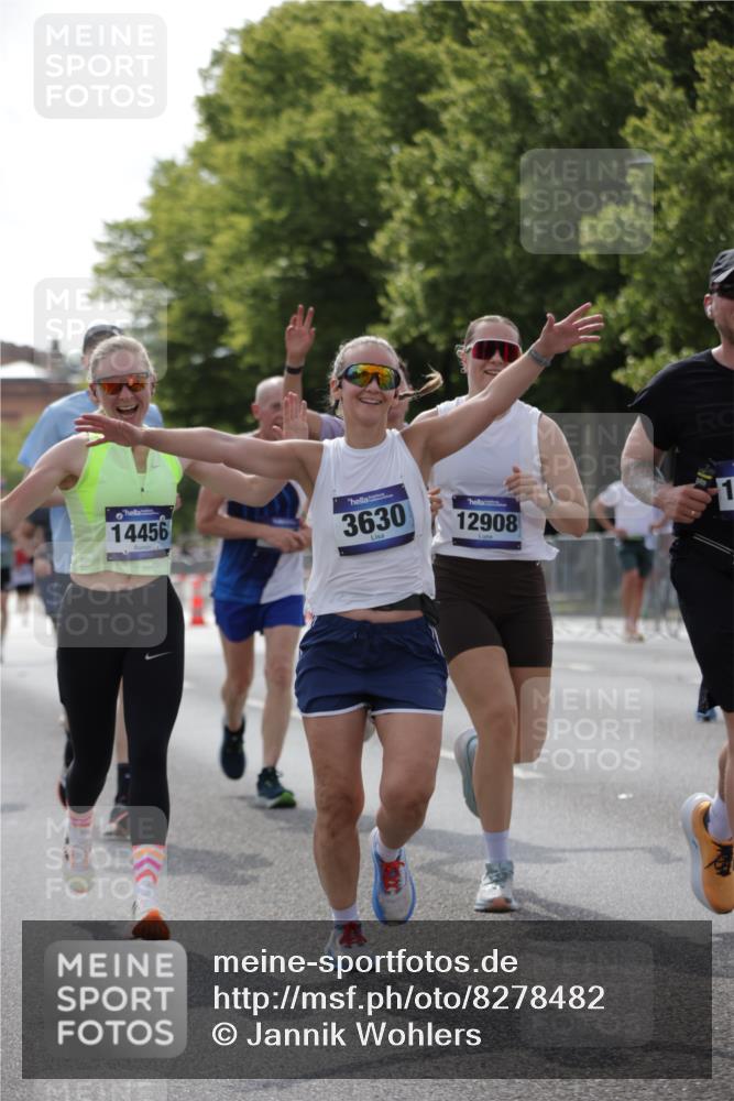 29.06.2025 - hella hamburg halbmarathon Jannik Wohlers http://msf.ph/oto/8278482 29.06.2025 10:02:26 Lombardsbrücke 2819, 3225, 3630, 3919, 4204, 4613, 4665, 4904, 5734, 6752, 6815, 6997, 7888, 8364, 8481, 8483, 8614, 8624, 9006, 10128, 10295, 10539, 11250, 11515, 11935, 11968, 12908, 13184, 14224, 14456, 14732, 15217, 15394, 15698, 15834, 15963, 15993, 16160, 16233, 16237, 16654, 17757, 19173 meine-sportfotos.de