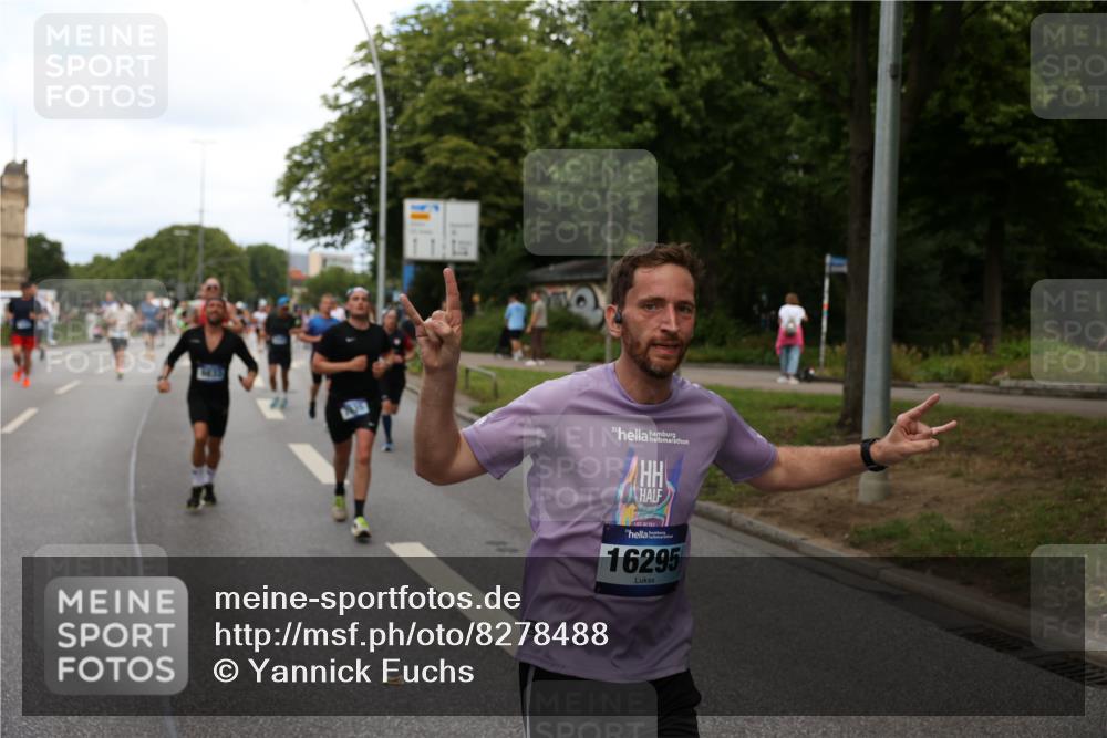 29.06.2025 - hella hamburg halbmarathon Yannick Fuchs http://msf.ph/oto/8278488 29.06.2025 10:37:19 20KM 1353, 1675, 1735, 2653, 4229, 4235, 5011, 5124, 5477, 7035, 7448, 7734, 7865, 9364, 9371, 9534, 9833, 10216, 10469, 11907, 12839, 13746, 14226, 14447, 14560, 14813, 15255, 15297, 15301, 15328, 15535, 15851, 16295, 16333, 16677, 17000, 17177, 17733, 17911, 18004, 18275, 18304, 18632, 18659, 18680, 18987 meine-sportfotos.de
