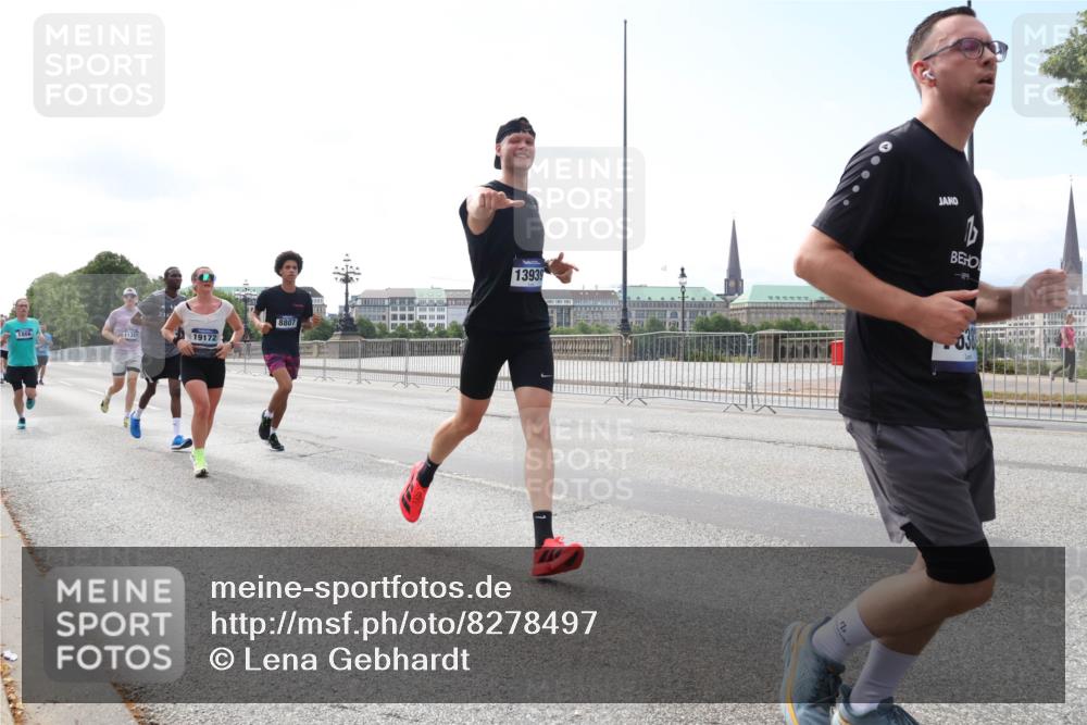 29.06.2025 - hella hamburg halbmarathon Lena Gebhardt http://msf.ph/oto/8278497 29.06.2025 10:11:32 Lombardsbrücke 1328, 1531, 1723, 1866, 1992, 2868, 3363, 3837, 4227, 5254, 5605, 7271, 7571, 8115, 8171, 8206, 8207, 8368, 8561, 8807, 8810, 9119, 9428, 10196, 10372, 10428, 11149, 11321, 11507, 11755, 12286, 12473, 12836, 13177, 13203, 13603, 13939, 14008, 14022, 14149, 14384, 15009, 15252, 15797, 15908, 15945, 16383, 17080, 17142, 17500, 17638, 17787, 17866, 18278, 18382, 19172, 19241 meine-sportfotos.de