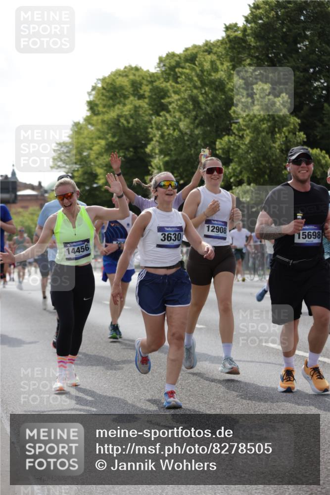 29.06.2025 - hella hamburg halbmarathon Jannik Wohlers http://msf.ph/oto/8278505 29.06.2025 10:02:26 Lombardsbrücke 2819, 3225, 3630, 3919, 4204, 4613, 4665, 4904, 5734, 6752, 6815, 6997, 7888, 8364, 8481, 8483, 8614, 8624, 9006, 10128, 10295, 10539, 11250, 11515, 11935, 11968, 12908, 13184, 14224, 14456, 14732, 15217, 15394, 15698, 15834, 15963, 15993, 16160, 16233, 16237, 16654, 17757, 19173 meine-sportfotos.de