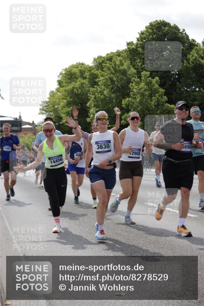 29.06.2025 - hella hamburg halbmarathon Jannik Wohlers http://msf.ph/oto/8278529 29.06.2025 10:02:27 Lombardsbrücke 1482, 3630, 3919, 4204, 4613, 4665, 4904, 5734, 6752, 6815, 6997, 7888, 8364, 8481, 8483, 8614, 8624, 9006, 10128, 10295, 11250, 11515, 11935, 11968, 12908, 13184, 14224, 14456, 14732, 15217, 15394, 15698, 15834, 15963, 15993, 16160, 16233, 16237, 16654, 17757 meine-sportfotos.de