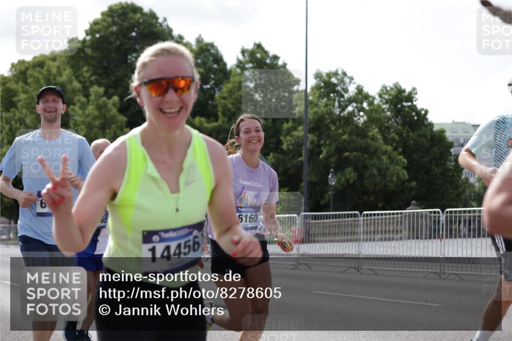 29.06.2025 - hella hamburg halbmarathon Jannik Wohlers http://msf.ph/oto/8278605 29.06.2025 10:02:29 Lombardsbrücke 1482, 2810, 3630, 3919, 4204, 4613, 4665, 4904, 5734, 6217, 6752, 6815, 6997, 8481, 8483, 8614, 8624, 9006, 10128, 11250, 11935, 11968, 12422, 12908, 13184, 14224, 14456, 15217, 15698, 15834, 15963, 16160, 16233, 16237, 16654, 16824, 17757, 18359, 18827 meine-sportfotos.de