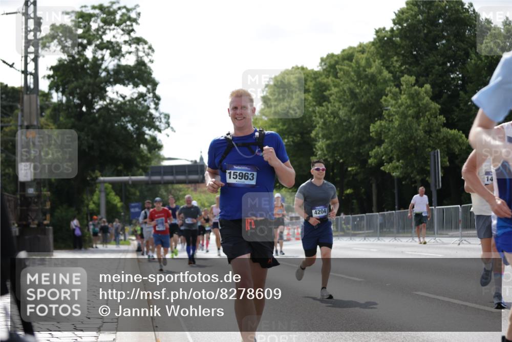29.06.2025 - hella hamburg halbmarathon Jannik Wohlers http://msf.ph/oto/8278609 29.06.2025 10:02:29 Lombardsbrücke 1482, 2810, 3630, 3919, 4204, 4613, 4665, 4904, 5734, 6217, 6752, 6815, 6997, 8481, 8483, 8614, 8624, 9006, 10128, 11250, 11935, 11968, 12422, 12908, 13184, 14224, 14456, 15217, 15698, 15834, 15963, 16160, 16233, 16237, 16654, 16824, 17757, 18359, 18827 meine-sportfotos.de