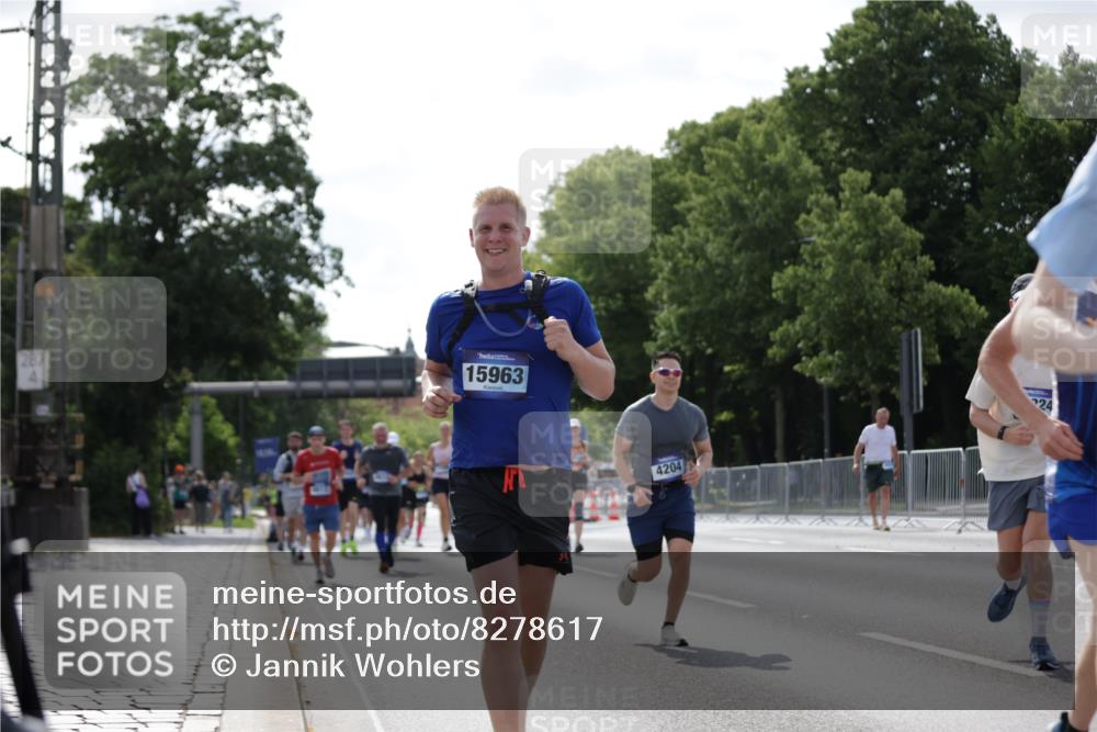 29.06.2025 - hella hamburg halbmarathon Jannik Wohlers http://msf.ph/oto/8278617 29.06.2025 10:02:29 Lombardsbrücke 1482, 2810, 3630, 3919, 4204, 4613, 4665, 4904, 5734, 6217, 6752, 6815, 6997, 8481, 8483, 8614, 8624, 9006, 10128, 11250, 11935, 11968, 12422, 12908, 13184, 14224, 14456, 15217, 15698, 15834, 15963, 16160, 16233, 16237, 16654, 16824, 17757, 18359, 18827 meine-sportfotos.de