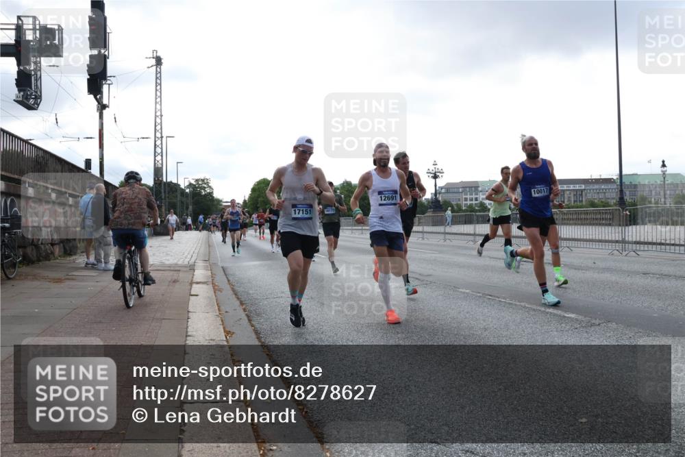 29.06.2025 - hella hamburg halbmarathon Lena Gebhardt http://msf.ph/oto/8278627 29.06.2025 09:45:29 Lombardsbrücke 17151, 18177, 12691, 10017, 57, 1707, 1758, 1990, 2689, 2746, 3043, 4050, 4129, 4679, 4698, 4749, 5070, 5328, 5746, 5826, 6358, 6781, 7272, 7389, 7481, 7651, 7723, 8190, 8209, 8883, 9137, 9381, 9571, 9634, 10017, 10171, 10486, 10876, 11120, 11169, 11413, 11857, 12049, 12234, 12308, 12595, 12691, 12900, 12988, 13066, 13618, 14028, 14140, 14289, 15672, 15883, 16157, 16713, 16818, 17428 meine-sportfotos.de