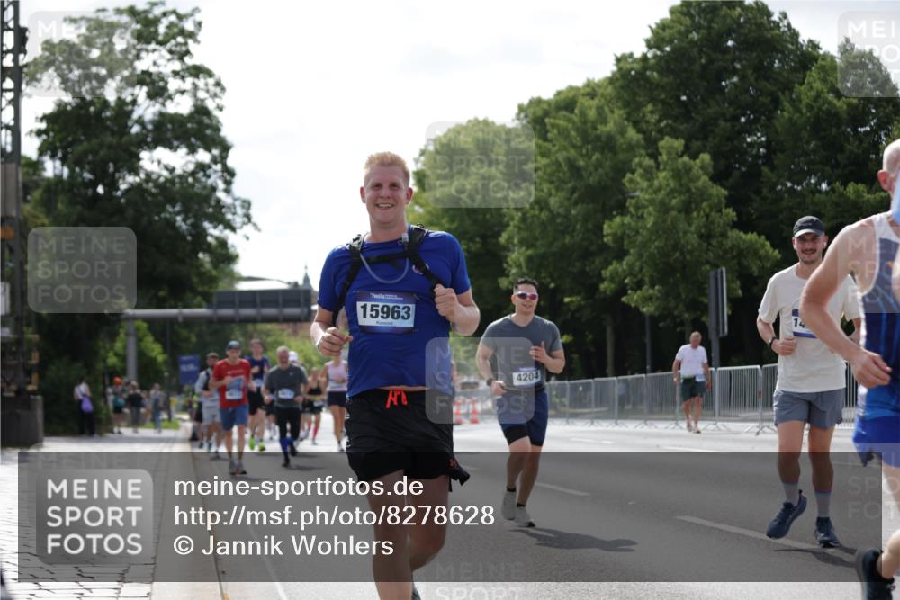 29.06.2025 - hella hamburg halbmarathon Jannik Wohlers http://msf.ph/oto/8278628 29.06.2025 10:02:30 Lombardsbrücke 1482, 2810, 3630, 3919, 4204, 4613, 4665, 4904, 5734, 6217, 6752, 6815, 6997, 8481, 8483, 8614, 8624, 9006, 10128, 11250, 11935, 11968, 12422, 12908, 13184, 14224, 14456, 15217, 15698, 15963, 16160, 16233, 16237, 16654, 16824, 17757, 18359, 18827 meine-sportfotos.de