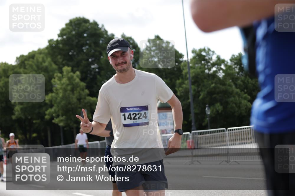 29.06.2025 - hella hamburg halbmarathon Jannik Wohlers http://msf.ph/oto/8278631 29.06.2025 10:02:31 Lombardsbrücke 1482, 2780, 2810, 3630, 3919, 4204, 4613, 4665, 4904, 5734, 6208, 6217, 6752, 6815, 6997, 8481, 8483, 8614, 8624, 9006, 10128, 11250, 11935, 11968, 12169, 12422, 12908, 13184, 14224, 14456, 15217, 15698, 15963, 16160, 16233, 16237, 16654, 16824, 18359, 18827 meine-sportfotos.de