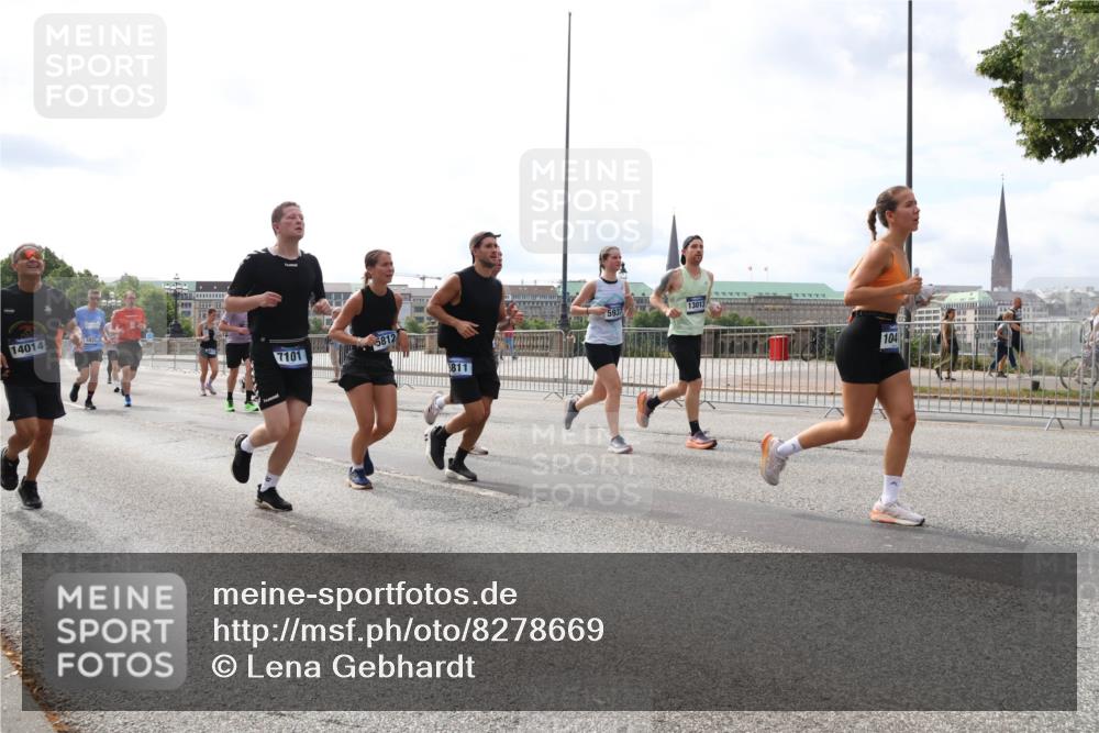 29.06.2025 - hella hamburg halbmarathon Lena Gebhardt http://msf.ph/oto/8278669 29.06.2025 10:20:25 Lombardsbrücke 14014, 7101, 5812, 5811, 5937, 13013, 104, 1011, 1046, 1069, 1110, 1115, 1471, 1474, 2053, 2064, 2478, 2834, 3278, 3434, 3733, 3781, 3842, 4154, 4166, 4288, 4422, 4539, 4585, 4614, 4737, 4739, 4754, 4869, 5181, 5397, 5556, 5625, 5659, 5811, 5812, 5831, 5937, 6951, 7018, 7101, 7131, 7519, 7739, 7744, 7808, 8025, 8387, 8462, 8588, 8738, 9136, 9196, 9722, 9735, 9873, 10041, 10414, 10550, 10595, 10613, 10622, 10647, 10701, 10754, 11028, 11100, 11603, 11835, 11995 meine-sportfotos.de