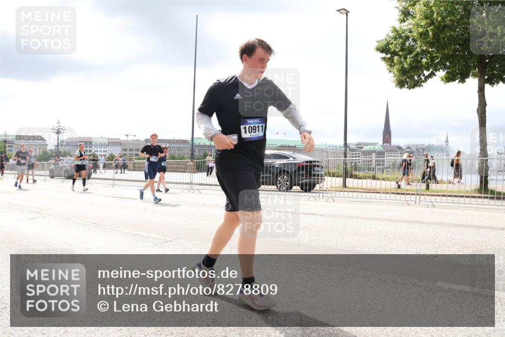 29.06.2025 - hella hamburg halbmarathon Lena Gebhardt http://msf.ph/oto/8278809 29.06.2025 11:09:14 Lombardsbrücke 10911, 1140, 1223, 1776, 1832, 3330, 3505, 3634, 3965, 3967, 4115, 4133, 4219, 4357, 4790, 4800, 4956, 4995, 5101, 5173, 5402, 5443, 5504, 5513, 6435, 6627, 6654, 6934, 7196, 7352, 7904, 7996, 8006, 8008, 8523, 9197, 9419, 9860, 10032, 10073, 10228, 10535, 10689, 10698, 10850, 10904, 11066, 11751, 11814, 11930, 12142, 12199, 12246, 12948, 14238, 14373, 14547, 14551, 14705, 14706, 16025, 16519 meine-sportfotos.de
