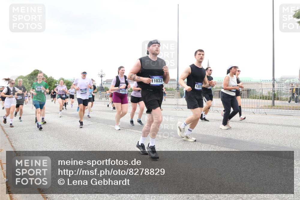 29.06.2025 - hella hamburg halbmarathon Lena Gebhardt http://msf.ph/oto/8278829 29.06.2025 10:54:50 Lombardsbrücke 9521, 258, 19111, 13733, 11033, 13272, 1198, 1949, 2084, 2244, 2532, 2566, 2586, 2632, 3002, 3274, 3761, 3795, 3857, 4191, 4192, 4720, 4971, 5185, 5216, 5392, 5500, 5727, 5882, 5933, 5993, 6023, 6279, 6839, 6944, 6982, 7238, 7986, 8012, 8186, 8801, 8803, 9130, 9521, 9596, 10109, 10331, 10471, 10686, 11033, 11226, 11287, 11567, 11569, 11788, 11908, 12147, 12148, 12240, 12268, 12270, 12930, 13272, 13283, 13548, 13944, 13945, 13979, 13980, 14515 meine-sportfotos.de