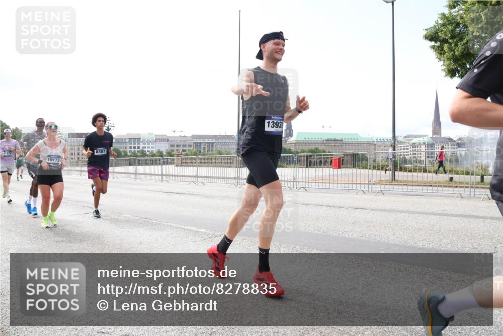 29.06.2025 - hella hamburg halbmarathon Lena Gebhardt http://msf.ph/oto/8278835 29.06.2025 10:11:33 Lombardsbrücke 1328, 1531, 1723, 1866, 1992, 3363, 3837, 4227, 5254, 5379, 5605, 7271, 7571, 8115, 8171, 8206, 8207, 8368, 8561, 8807, 8810, 9119, 9428, 10196, 10372, 10428, 11149, 11321, 11507, 11755, 12286, 12473, 13177, 13203, 13603, 13939, 14008, 14022, 14149, 14384, 15009, 15252, 15797, 15908, 15945, 16383, 17080, 17142, 17638, 17774, 17787, 17866, 18278, 18382, 19172, 19241 meine-sportfotos.de
