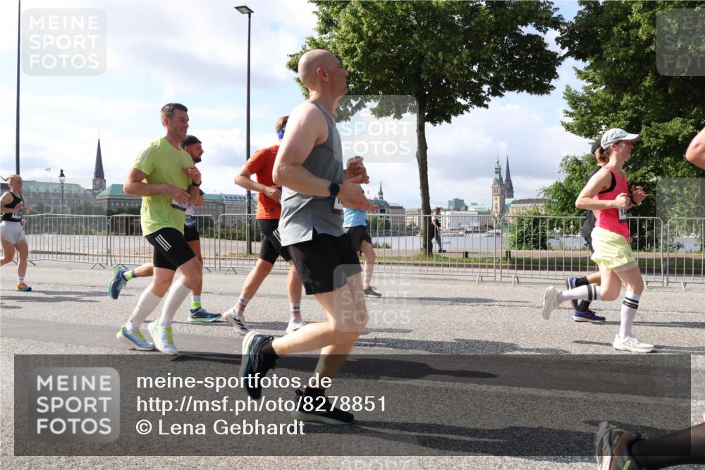 29.06.2025 - hella hamburg halbmarathon Lena Gebhardt http://msf.ph/oto/8278851 29.06.2025 09:58:00 Lombardsbrücke 1034, 1094, 1179, 1190, 1193, 1258, 1320, 1321, 1335, 1422, 1563, 1870, 2070, 2138, 2397, 2417, 2444, 2448, 2488, 2612, 2636, 2711, 2946, 3058, 3091, 3114, 3251, 3999, 4261, 4379, 4814, 4903, 5032, 5093, 5305, 5672, 5775, 5820, 5907, 6164, 6355, 6356, 6374, 6569, 6580, 6585, 6628, 6754, 6776, 7065, 7134, 7409, 7478, 7509, 7594, 7646, 7724, 7896, 7930, 7932, 7952, 7973, 7976, 8508 meine-sportfotos.de