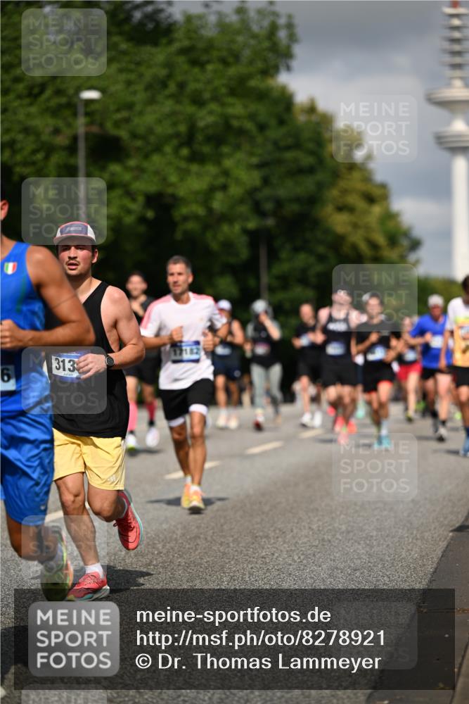 29.06.2025 - hella hamburg halbmarathon Dr. Thomas Lammeyer http://msf.ph/oto/8278921 29.06.2025 09:53:10 Kennedybrücke 1343, 1445, 1603, 1800, 1975, 2324, 2573, 2750, 2949, 2980, 3116, 3136, 3282, 4148, 4303, 4425, 4766, 5248, 5648, 5889, 6123, 6149, 7035, 7229, 8358, 8370, 8465, 9264, 9265, 9296, 9914, 10930 meine-sportfotos.de