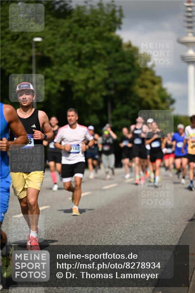 29.06.2025 - hella hamburg halbmarathon Dr. Thomas Lammeyer http://msf.ph/oto/8278934 29.06.2025 09:53:10 Kennedybrücke 1343, 1445, 1603, 1800, 1975, 2324, 2573, 2750, 2949, 2980, 3116, 3136, 3282, 4148, 4303, 4425, 4766, 5248, 5648, 5889, 6123, 6149, 7035, 7229, 8358, 8370, 8465, 9264, 9265, 9296, 9914, 10930 meine-sportfotos.de