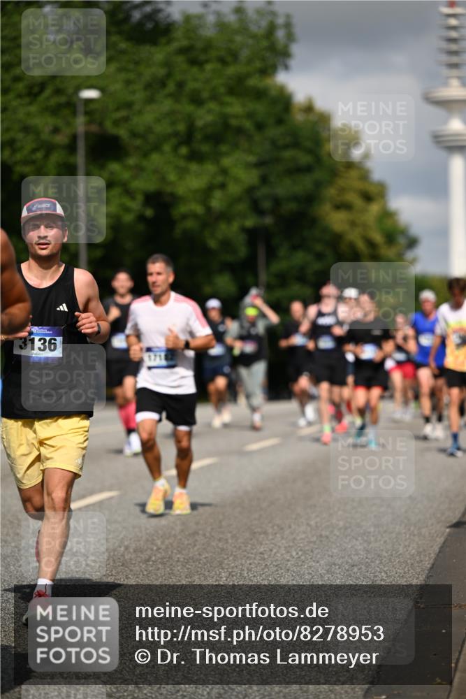 29.06.2025 - hella hamburg halbmarathon Dr. Thomas Lammeyer http://msf.ph/oto/8278953 29.06.2025 09:53:10 Kennedybrücke 1343, 1445, 1603, 1800, 1975, 2324, 2573, 2750, 2949, 2980, 3116, 3136, 3282, 4148, 4303, 4425, 4766, 5248, 5648, 5889, 6123, 6149, 7035, 7229, 8358, 8370, 8465, 9264, 9265, 9296, 9914, 10930 meine-sportfotos.de