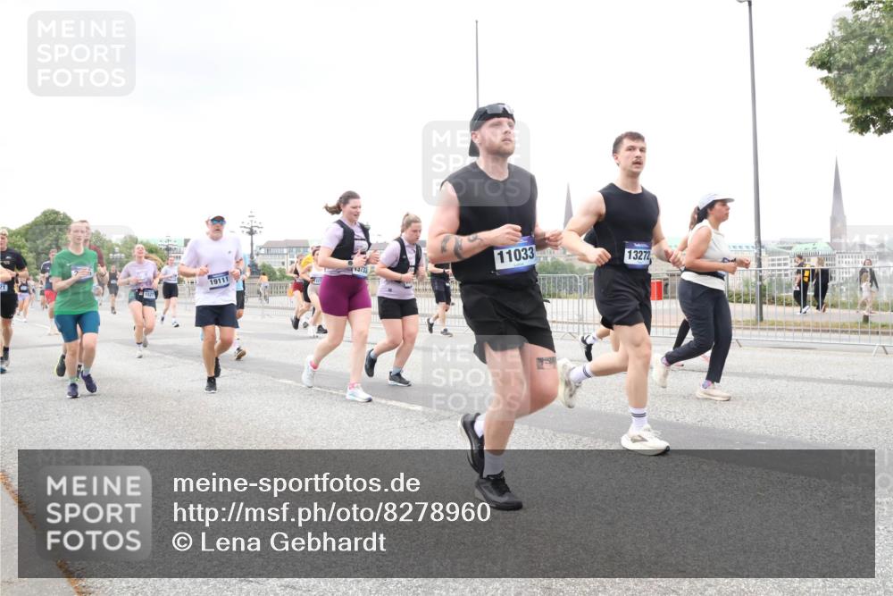 29.06.2025 - hella hamburg halbmarathon Lena Gebhardt http://msf.ph/oto/8278960 29.06.2025 10:54:50 Lombardsbrücke 19111, 3, 33, 11033, 13272, 1198, 1949, 2084, 2244, 2532, 2566, 2586, 2632, 3002, 3274, 3761, 3795, 3857, 4191, 4192, 4720, 4971, 5185, 5216, 5392, 5500, 5727, 5882, 5933, 5993, 6023, 6279, 6839, 6944, 6982, 7238, 7986, 8012, 8186, 8801, 8803, 9130, 9521, 9596, 10109, 10331, 10471, 10686, 11033, 11226, 11287, 11567, 11569, 11788, 11908, 12147, 12148, 12240, 12268, 12270, 12930, 13272, 13283, 13548, 13944, 13945, 13979, 13980, 14515 meine-sportfotos.de
