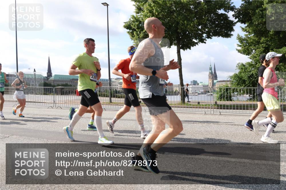 29.06.2025 - hella hamburg halbmarathon Lena Gebhardt http://msf.ph/oto/8278973 29.06.2025 09:58:00 Lombardsbrücke 7642, 2397, 5305, 1034, 1094, 1179, 1190, 1193, 1258, 1320, 1321, 1335, 1422, 1563, 1870, 2070, 2138, 2397, 2417, 2444, 2448, 2488, 2612, 2636, 2711, 2946, 3058, 3091, 3114, 3251, 3999, 4261, 4379, 4814, 4903, 5032, 5093, 5305, 5672, 5775, 5820, 5907, 6164, 6355, 6356, 6374, 6569, 6580, 6585, 6628, 6754, 6776, 7065, 7134, 7409, 7478, 7509, 7594, 7646, 7724, 7896, 7930, 7932, 7952, 7973, 7976, 8508 meine-sportfotos.de