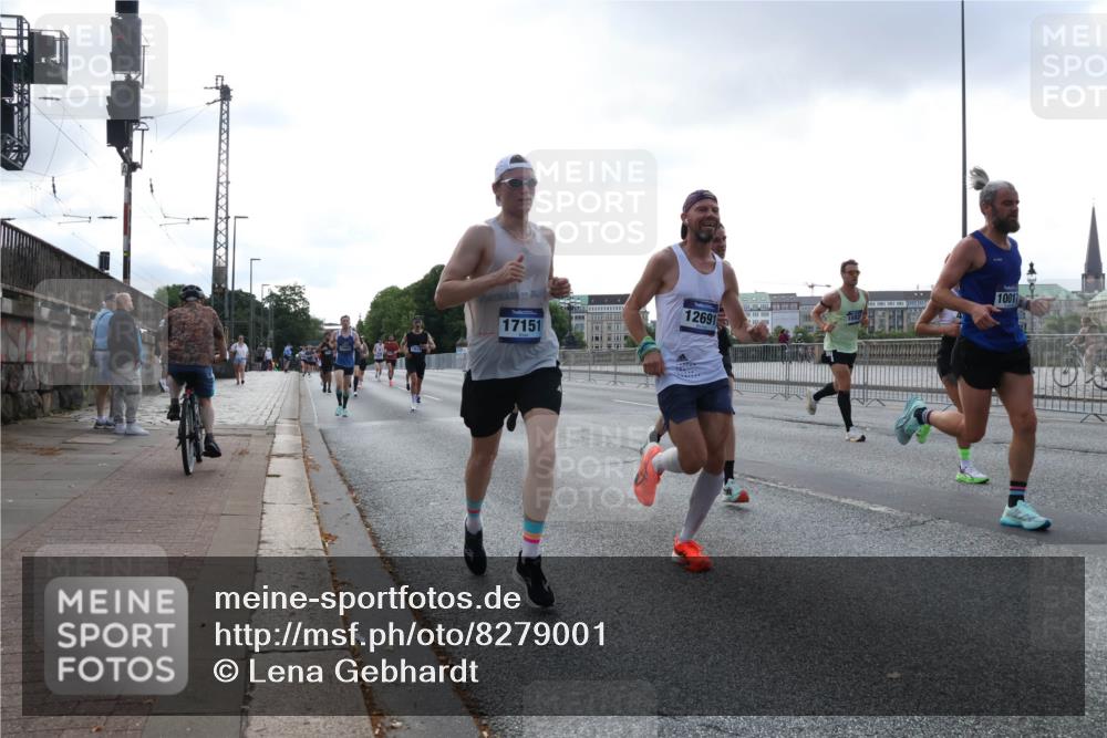 29.06.2025 - hella hamburg halbmarathon Lena Gebhardt http://msf.ph/oto/8279001 29.06.2025 09:45:29 Lombardsbrücke 17151, 12691, 10017, 57, 1707, 1758, 1990, 2689, 2746, 3043, 4050, 4129, 4679, 4698, 4749, 5070, 5328, 5746, 5826, 6358, 6781, 7272, 7389, 7481, 7651, 7723, 8190, 8209, 8883, 9137, 9381, 9571, 9634, 10017, 10171, 10486, 10876, 11120, 11169, 11413, 11857, 12049, 12234, 12308, 12595, 12691, 12900, 12988, 13066, 13618, 14028, 14140, 14289, 15672, 15883, 16157, 16713, 16818, 17428 meine-sportfotos.de