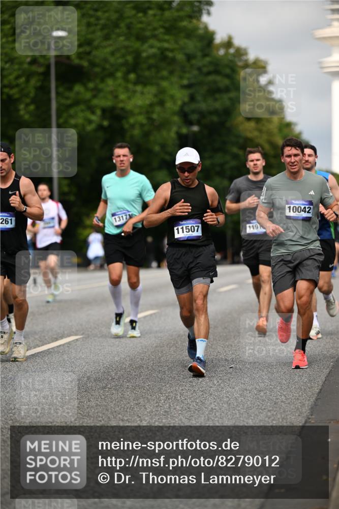 29.06.2025 - hella hamburg halbmarathon Dr. Thomas Lammeyer http://msf.ph/oto/8279012 29.06.2025 10:15:43 Kennedybrücke 1062, 1166, 1790, 2661, 3837, 4227, 5254, 7370, 7474, 7571, 8368, 9254, 10042, 10428 meine-sportfotos.de