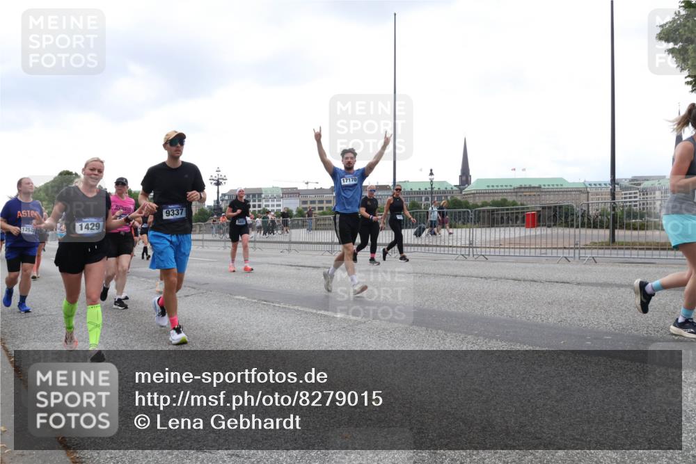 29.06.2025 - hella hamburg halbmarathon Lena Gebhardt http://msf.ph/oto/8279015 29.06.2025 10:46:28 Lombardsbrücke 1371, 1375, 1429, 1465, 1532, 1608, 1837, 1867, 1868, 1999, 2162, 2423, 2500, 2697, 2773, 2813, 2951, 3277, 3410, 3469, 3734, 4119, 4202, 4223, 4296, 4342, 4355, 4448, 4604, 5697, 5703, 5769, 5770, 5854, 5892, 6068, 6124, 6161, 6392, 7303, 7364, 7368, 7374, 7767, 7894, 7960, 7983, 8047, 8477, 8551, 8700, 9129, 9337, 9426, 9445, 9691, 10153, 10230, 11358, 11361, 11876, 11910, 12298, 12333, 12507, 12522, 13969, 14261, 15852, 16882, 16987 meine-sportfotos.de