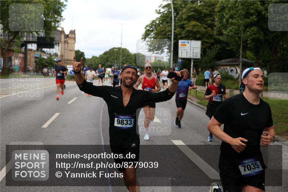 29.06.2025 - hella hamburg halbmarathon Yannick Fuchs http://msf.ph/oto/8279039 29.06.2025 10:37:21 20KM 1353, 1675, 1735, 2653, 4229, 4235, 5011, 5124, 5477, 7035, 7734, 9364, 9371, 9534, 9833, 11177, 11907, 12839, 13746, 14226, 14447, 14560, 14813, 15255, 15297, 15301, 15328, 15535, 15851, 15921, 16333, 16677, 17177, 17733, 17911, 18004, 18275, 18304, 18632, 18659, 18680, 18987 meine-sportfotos.de