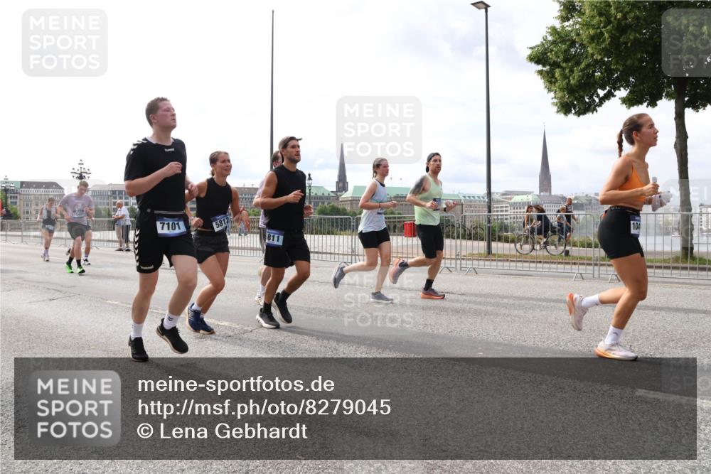 29.06.2025 - hella hamburg halbmarathon Lena Gebhardt http://msf.ph/oto/8279045 29.06.2025 10:20:25 Lombardsbrücke 7101, 5812, 811, 104, 1011, 1046, 1069, 1110, 1115, 1471, 1474, 2053, 2064, 2478, 2834, 3278, 3434, 3733, 3781, 3842, 4154, 4166, 4288, 4422, 4539, 4585, 4614, 4737, 4739, 4754, 4869, 5181, 5397, 5556, 5625, 5659, 5811, 5812, 5831, 5937, 6951, 7018, 7101, 7131, 7519, 7739, 7744, 7808, 8025, 8387, 8462, 8588, 8738, 9136, 9196, 9722, 9735, 9873, 10041, 10414, 10550, 10595, 10613, 10622, 10647, 10701, 10754, 11028, 11100, 11603, 11835, 11995 meine-sportfotos.de