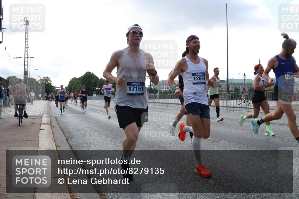 29.06.2025 - hella hamburg halbmarathon Lena Gebhardt http://msf.ph/oto/8279135 29.06.2025 09:45:29 Lombardsbrücke 467, 17151, 12691, 10017, 57, 1707, 1758, 1990, 2689, 2746, 3043, 4050, 4129, 4679, 4698, 4749, 5070, 5328, 5746, 5826, 6358, 6781, 7272, 7389, 7481, 7651, 7723, 8190, 8209, 8883, 9137, 9381, 9571, 9634, 10017, 10171, 10486, 10876, 11120, 11169, 11413, 11857, 12049, 12234, 12308, 12595, 12691, 12900, 12988, 13066, 13618, 14028, 14140, 14289, 15672, 15883, 16157, 16713, 16818, 17428 meine-sportfotos.de