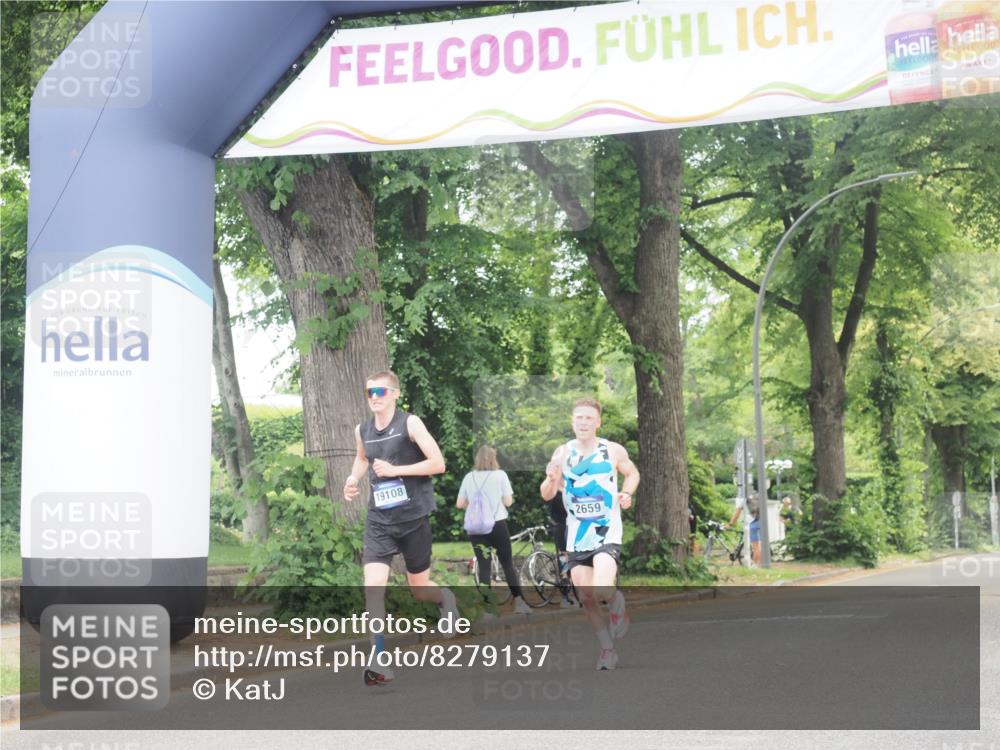 29.06.2025 - hella hamburg halbmarathon KatJ http://msf.ph/oto/8279137 29.06.2025 10:10:10 Zwischen KM18-KM19  meine-sportfotos.de