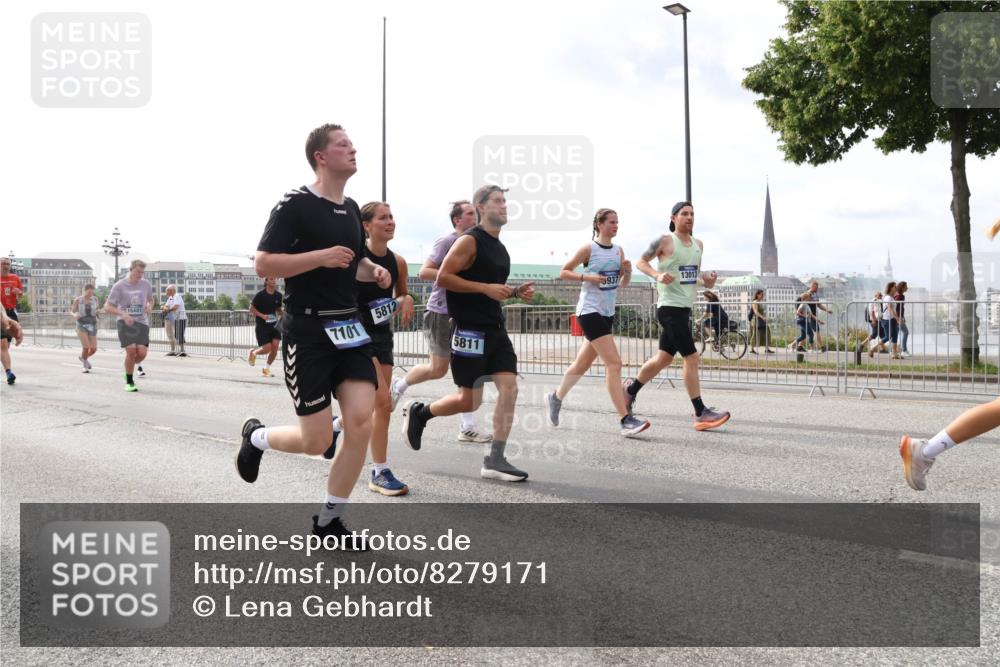 29.06.2025 - hella hamburg halbmarathon Lena Gebhardt http://msf.ph/oto/8279171 29.06.2025 10:20:25 Lombardsbrücke 7101, 5812, 5811, 937, 13013, 1011, 1046, 1069, 1110, 1115, 1471, 1474, 2053, 2064, 2478, 2834, 3278, 3434, 3733, 3781, 3842, 4154, 4166, 4288, 4422, 4539, 4585, 4614, 4737, 4739, 4754, 4869, 5181, 5397, 5556, 5625, 5659, 5811, 5812, 5831, 5937, 6951, 7018, 7101, 7131, 7519, 7739, 7744, 7808, 8025, 8387, 8462, 8588, 8738, 9136, 9196, 9722, 9735, 9873, 10041, 10414, 10550, 10595, 10613, 10622, 10647, 10701, 10754, 11028, 11100, 11603, 11835, 11995 meine-sportfotos.de
