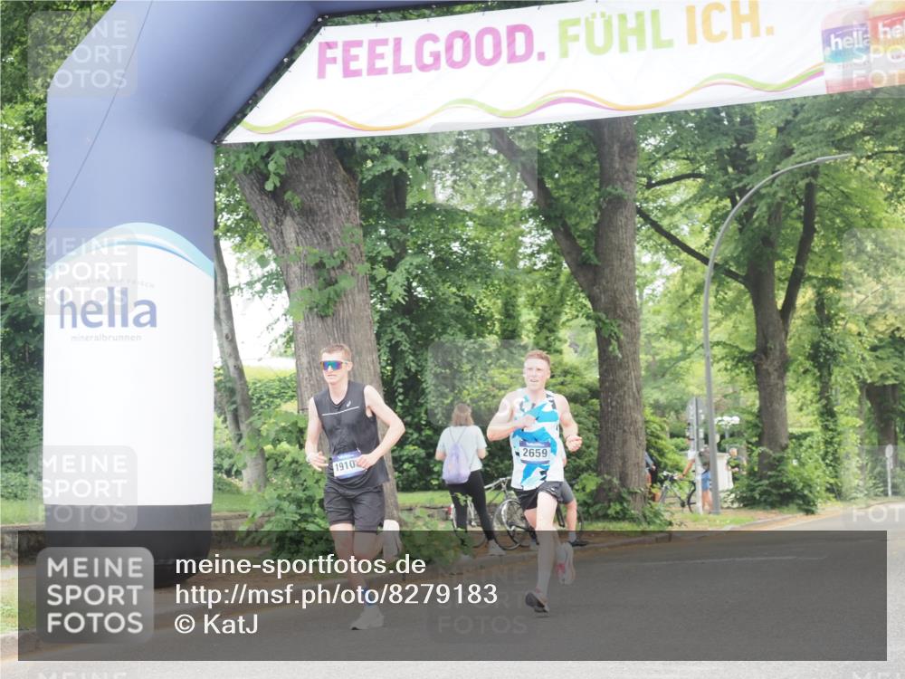 29.06.2025 - hella hamburg halbmarathon KatJ http://msf.ph/oto/8279183 29.06.2025 10:10:10 Zwischen KM18-KM19  meine-sportfotos.de