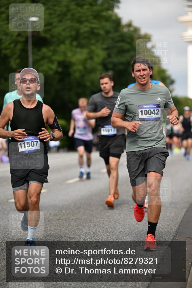 29.06.2025 - hella hamburg halbmarathon Dr. Thomas Lammeyer http://msf.ph/oto/8279321 29.06.2025 10:15:44 Kennedybrücke 1062, 1166, 1790, 2661, 3837, 4227, 5254, 7370, 7474, 7571, 8368, 9254, 10042, 10428 meine-sportfotos.de