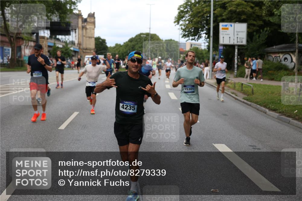 29.06.2025 - hella hamburg halbmarathon Yannick Fuchs http://msf.ph/oto/8279339 29.06.2025 10:37:23 20KM 1353, 1675, 1735, 2653, 4229, 4235, 5011, 5124, 5477, 7035, 7734, 9364, 9371, 9534, 9833, 10251, 11177, 11907, 12839, 13746, 13807, 14226, 14447, 14560, 14813, 15255, 15297, 15301, 15328, 15535, 15706, 15851, 15921, 16333, 16677, 17177, 17733, 17911, 18004, 18274, 18275, 18304, 18632, 18659, 18680, 18987 meine-sportfotos.de