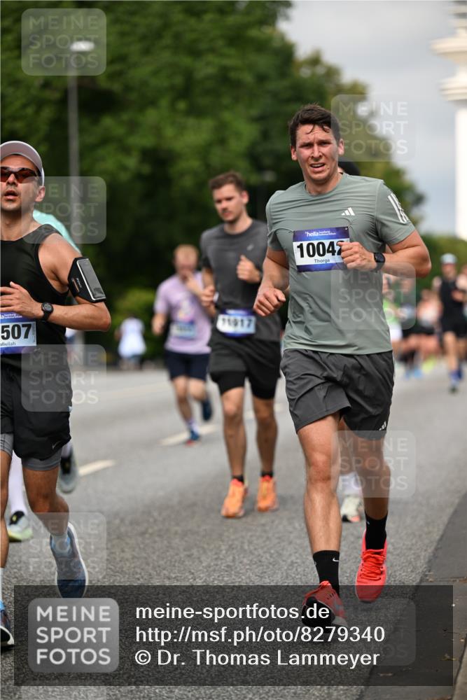 29.06.2025 - hella hamburg halbmarathon Dr. Thomas Lammeyer http://msf.ph/oto/8279340 29.06.2025 10:15:45 Kennedybrücke 1062, 1790, 2661, 3837, 5254, 7370, 7474, 7571, 8368, 9254, 10042, 10428 meine-sportfotos.de