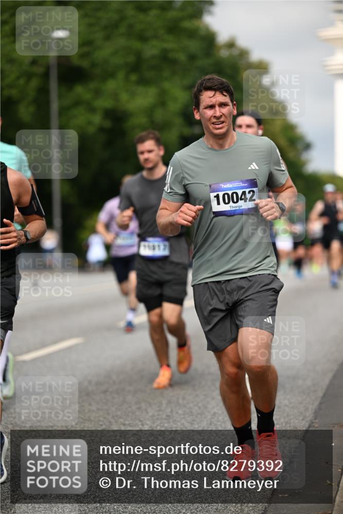 29.06.2025 - hella hamburg halbmarathon Dr. Thomas Lammeyer http://msf.ph/oto/8279392 29.06.2025 10:15:45 Kennedybrücke 1062, 1790, 2661, 3837, 5254, 7370, 7474, 7571, 8368, 9254, 10042, 10428 meine-sportfotos.de